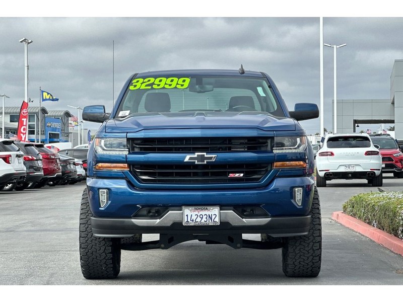 Chevrolet Silverado Vehicle Full-screen Gallery Image 09
