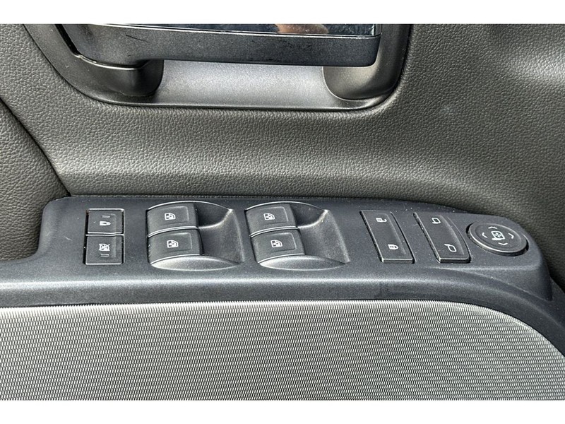 Chevrolet Silverado Vehicle Full-screen Gallery Image 12