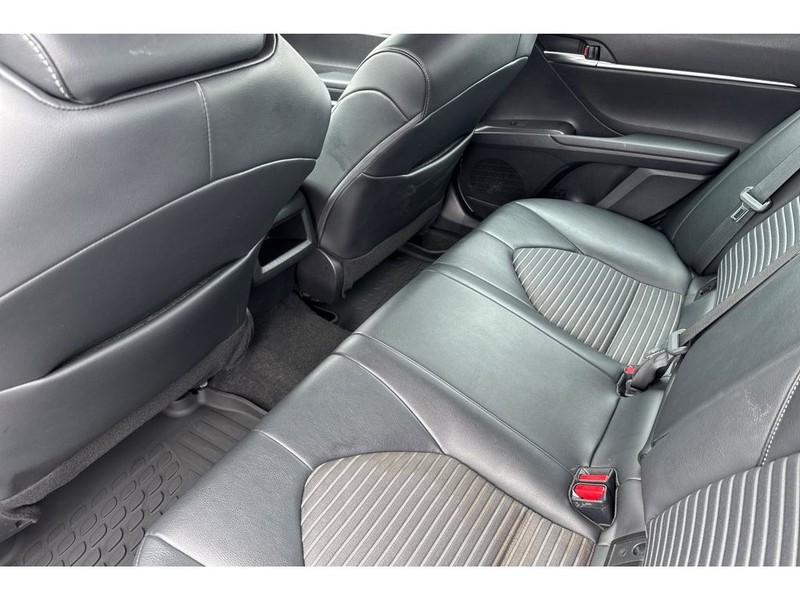 Toyota Camry Vehicle Full-screen Gallery Image 13