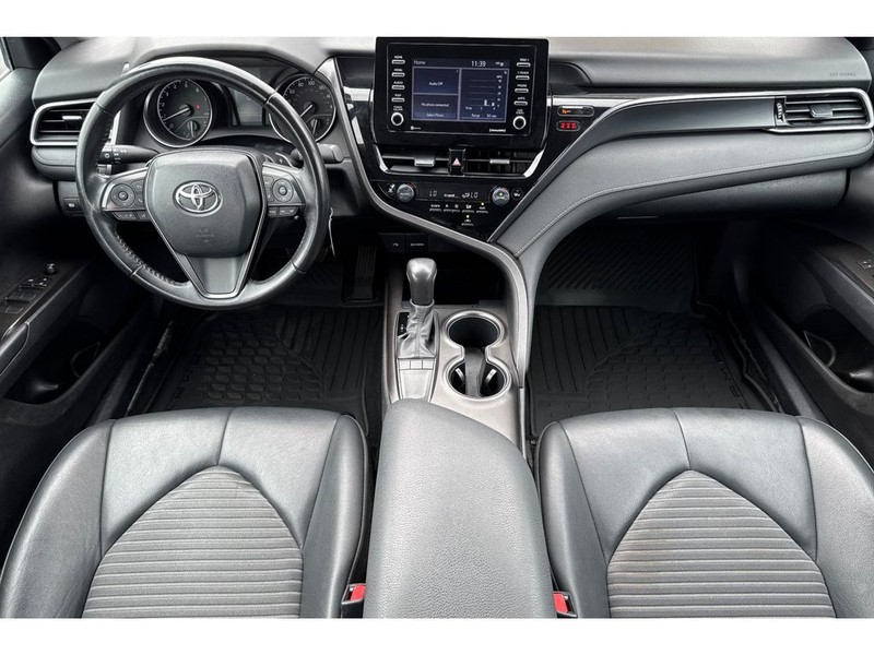 Toyota Camry Vehicle Full-screen Gallery Image 14