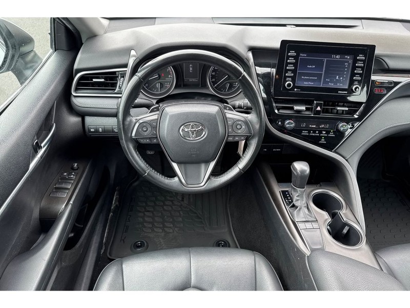Toyota Camry Vehicle Full-screen Gallery Image 15