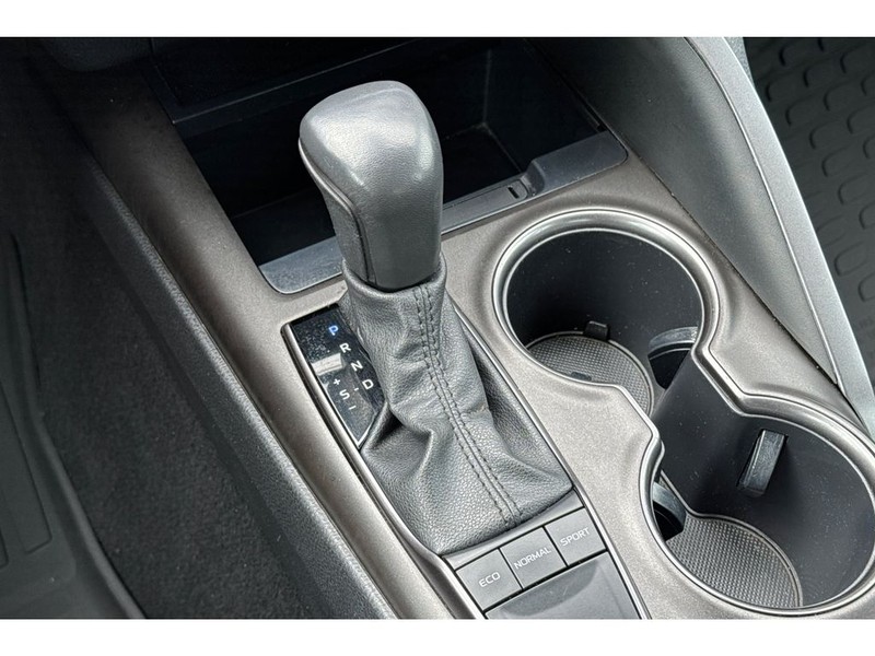 Toyota Camry Vehicle Full-screen Gallery Image 22