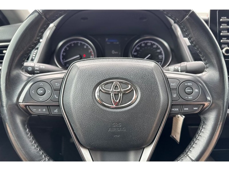 Toyota Camry Vehicle Full-screen Gallery Image 23