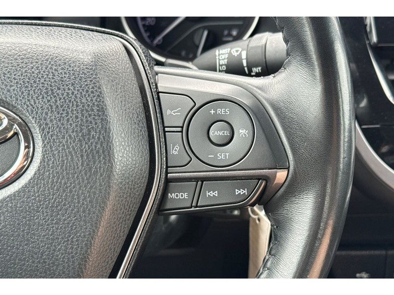 Toyota Camry Vehicle Full-screen Gallery Image 25