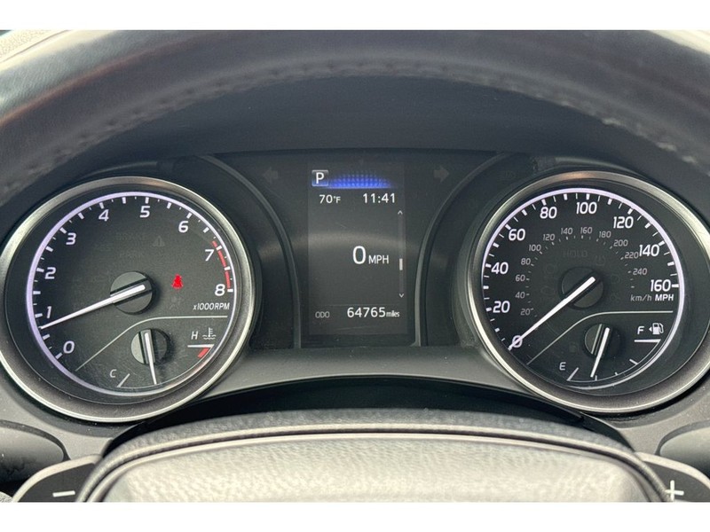 Toyota Camry Vehicle Full-screen Gallery Image 26