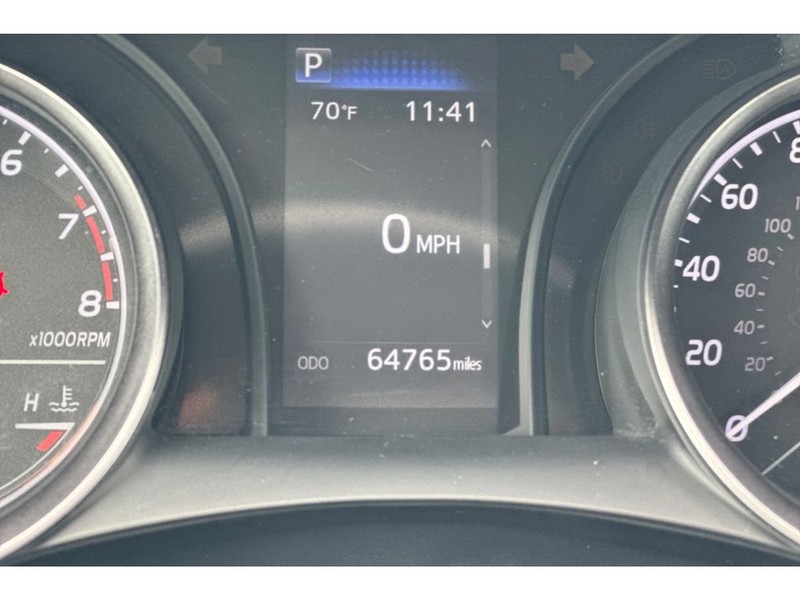 Toyota Camry Vehicle Full-screen Gallery Image 27