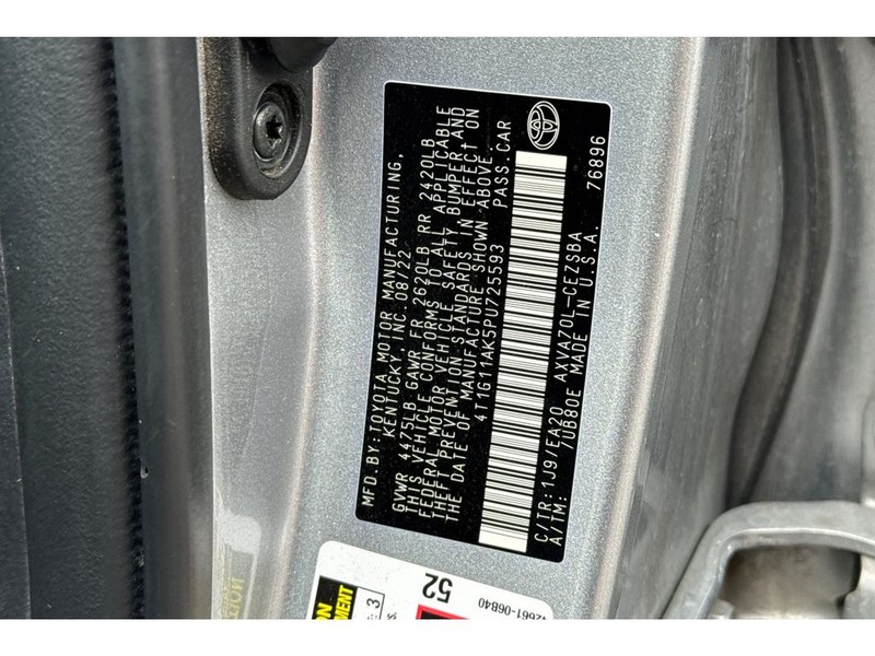 Toyota Camry Vehicle Full-screen Gallery Image 31