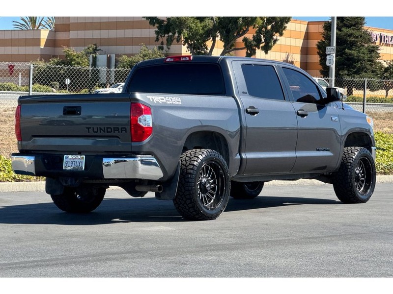 Toyota Tundra Vehicle Full-screen Gallery Image 04
