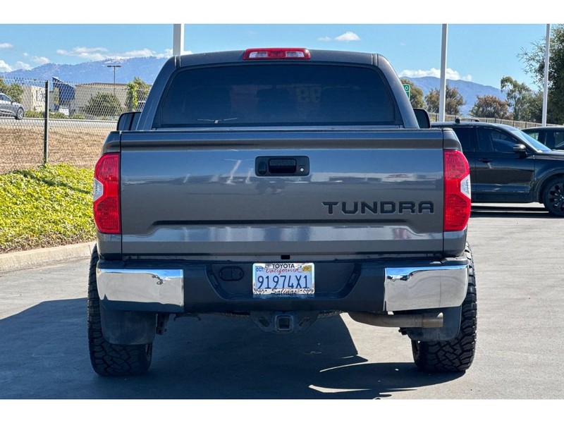 Toyota Tundra Vehicle Full-screen Gallery Image 05