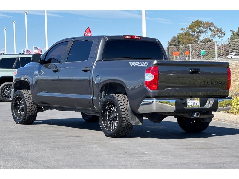 Toyota Tundra Vehicle Full-screen Gallery Image 06
