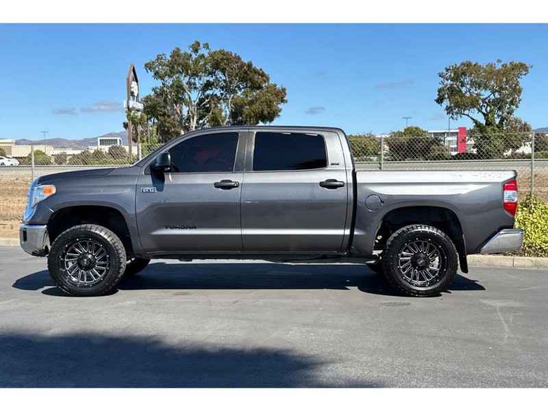 Toyota Tundra Vehicle Full-screen Gallery Image 07