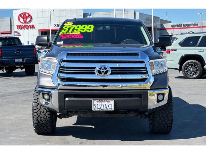 Toyota Tundra Vehicle Full-screen Gallery Image 09