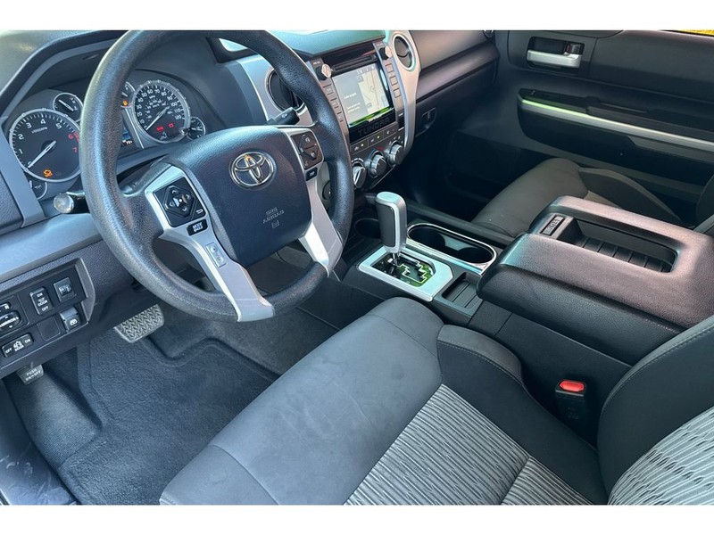 Toyota Tundra Vehicle Full-screen Gallery Image 10