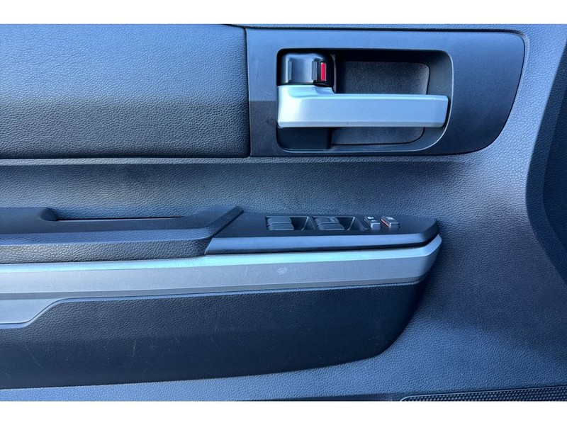 Toyota Tundra Vehicle Full-screen Gallery Image 11