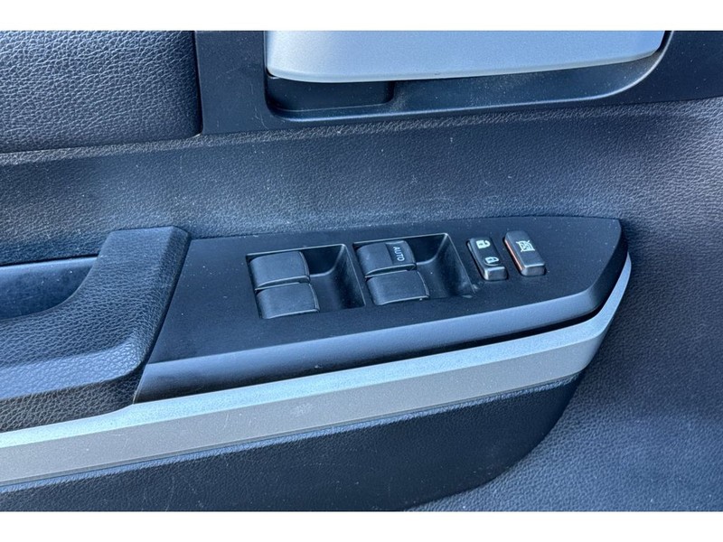 Toyota Tundra Vehicle Full-screen Gallery Image 12