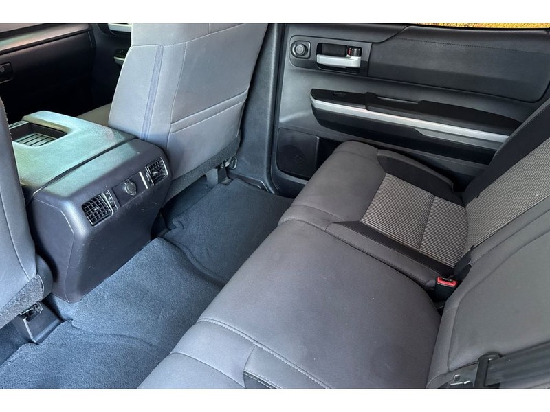 Toyota Tundra Vehicle Full-screen Gallery Image 13