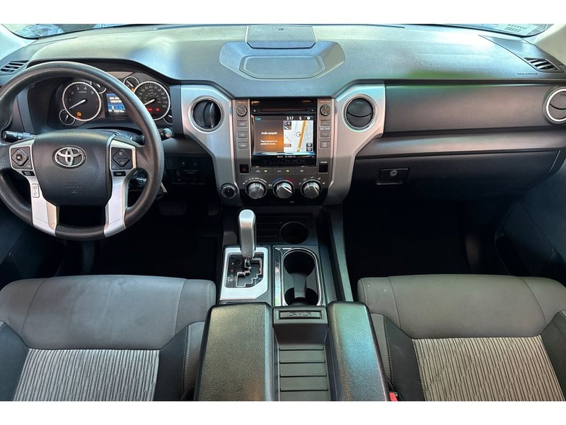 Toyota Tundra Vehicle Full-screen Gallery Image 15