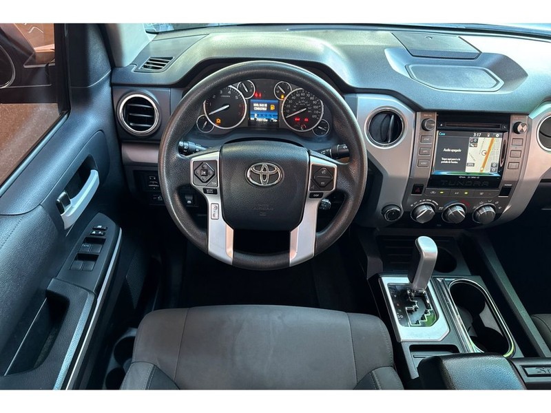 Toyota Tundra Vehicle Full-screen Gallery Image 16