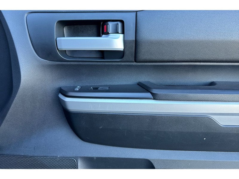 Toyota Tundra Vehicle Full-screen Gallery Image 19