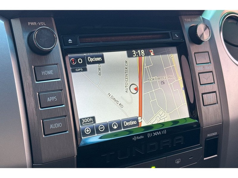 Toyota Tundra Vehicle Full-screen Gallery Image 21