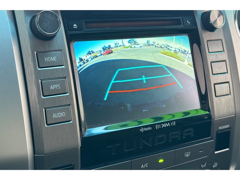 Toyota Tundra Vehicle Full-screen Gallery Image 22
