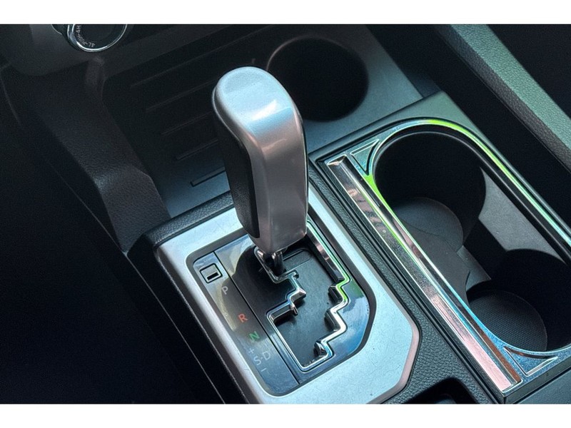 Toyota Tundra Vehicle Full-screen Gallery Image 24