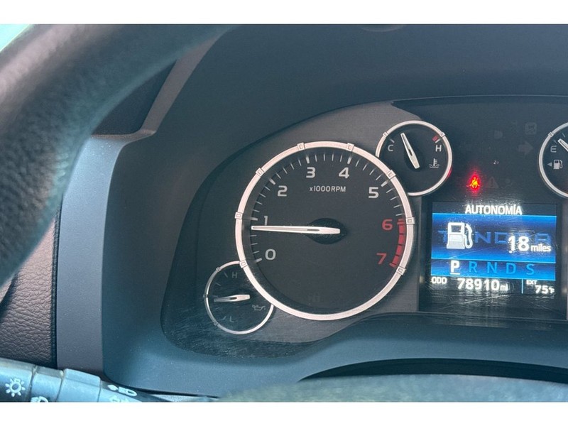 Toyota Tundra Vehicle Full-screen Gallery Image 28