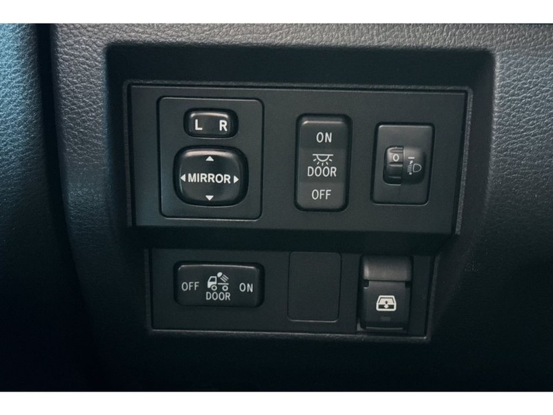 Toyota Tundra Vehicle Full-screen Gallery Image 30