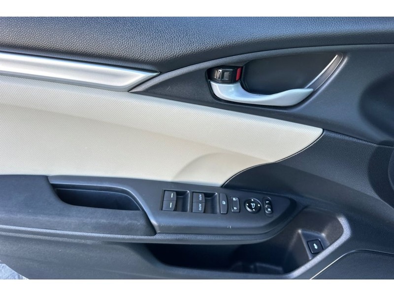 Honda Civic Vehicle Full-screen Gallery Image 11