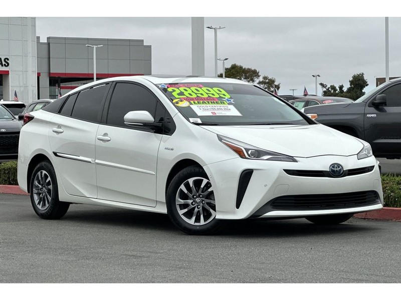 Toyota Prius Vehicle Full-screen Gallery Image 02