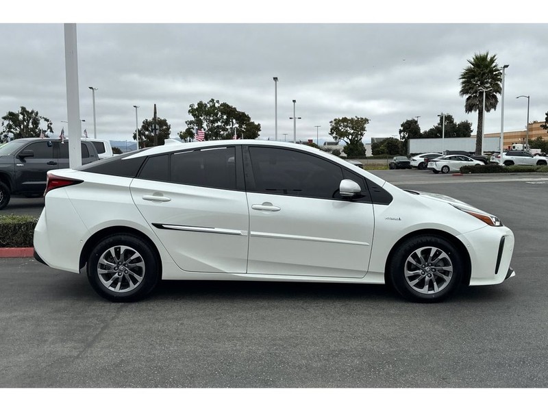 Toyota Prius Vehicle Full-screen Gallery Image 03