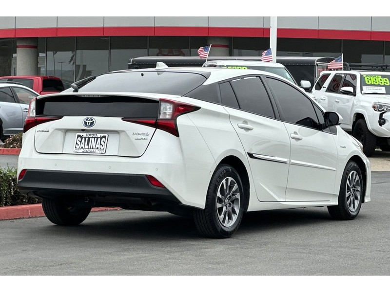 Toyota Prius Vehicle Full-screen Gallery Image 04