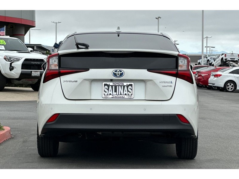 Toyota Prius Vehicle Full-screen Gallery Image 05