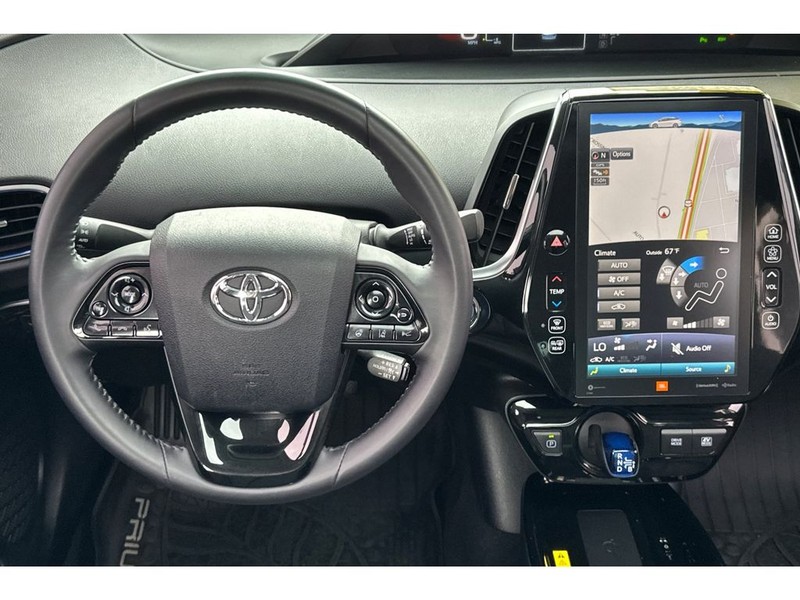 Toyota Prius Vehicle Full-screen Gallery Image 15