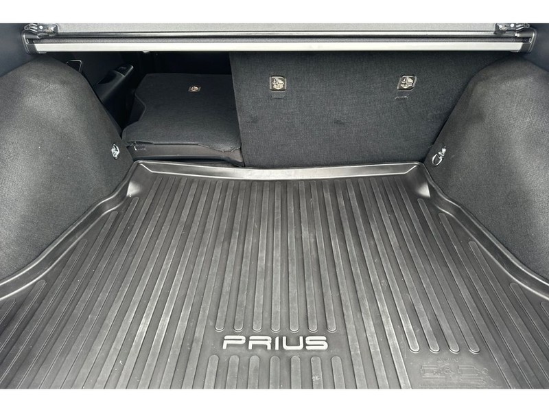 Toyota Prius Vehicle Full-screen Gallery Image 16