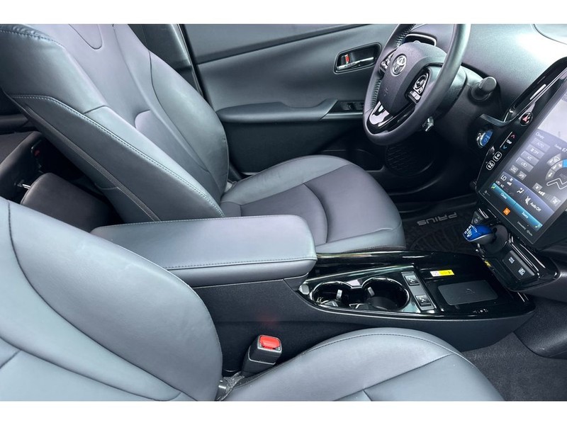 Toyota Prius Vehicle Full-screen Gallery Image 17