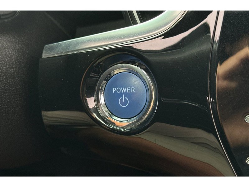 Toyota Prius Vehicle Full-screen Gallery Image 25