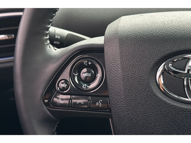 Toyota Prius Vehicle Full-screen Gallery Image 27