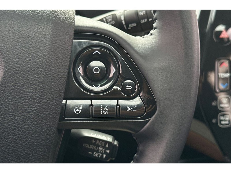 Toyota Prius Vehicle Full-screen Gallery Image 28
