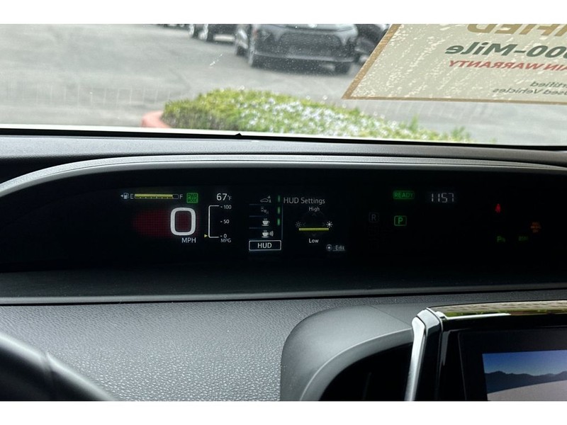 Toyota Prius Vehicle Full-screen Gallery Image 29