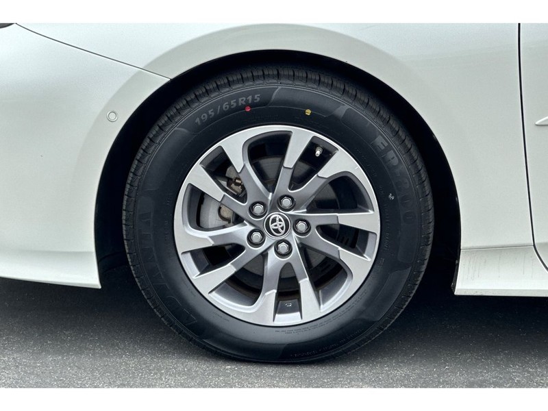 Toyota Prius Vehicle Full-screen Gallery Image 32