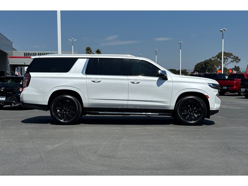 Chevrolet Suburban Vehicle Full-screen Gallery Image 03