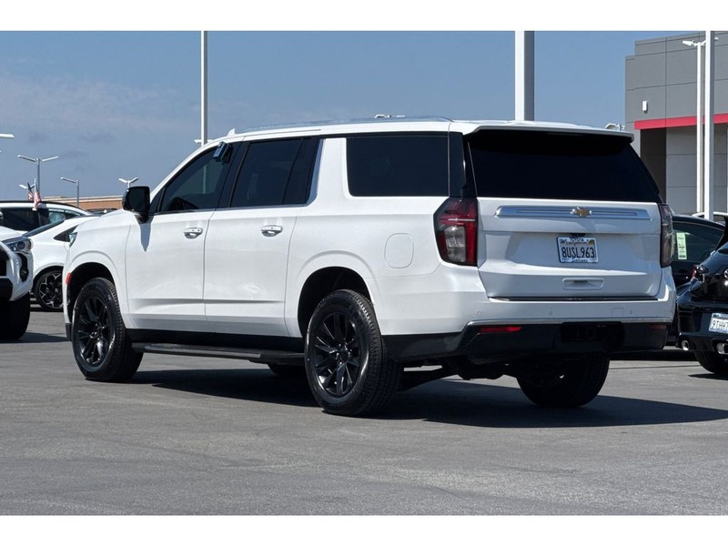 Chevrolet Suburban Vehicle Full-screen Gallery Image 06