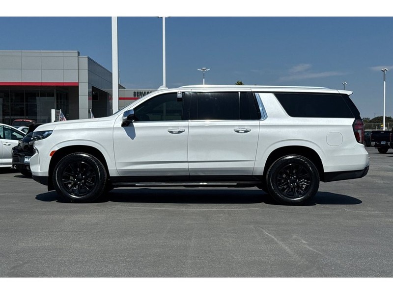 Chevrolet Suburban Vehicle Full-screen Gallery Image 07
