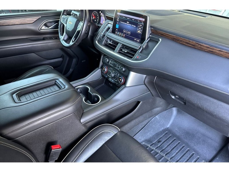 Chevrolet Suburban Vehicle Full-screen Gallery Image 20