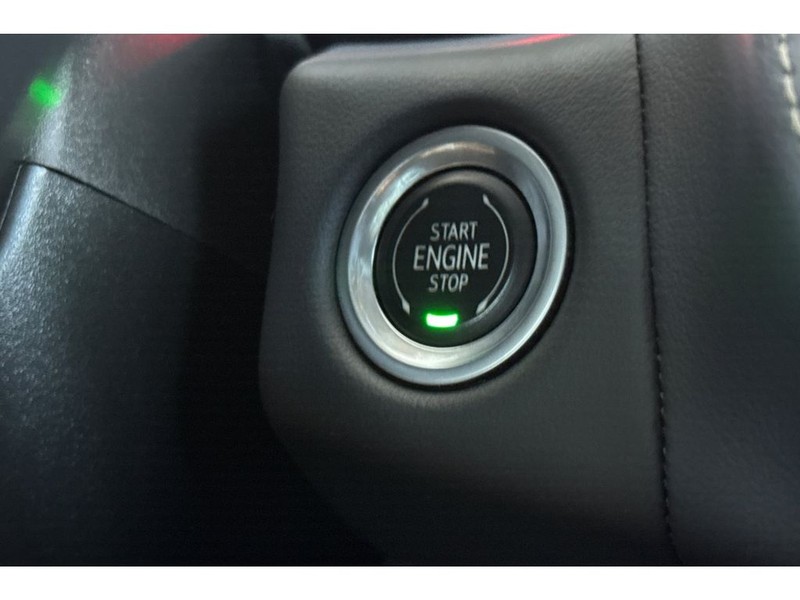 Chevrolet Suburban Vehicle Full-screen Gallery Image 29