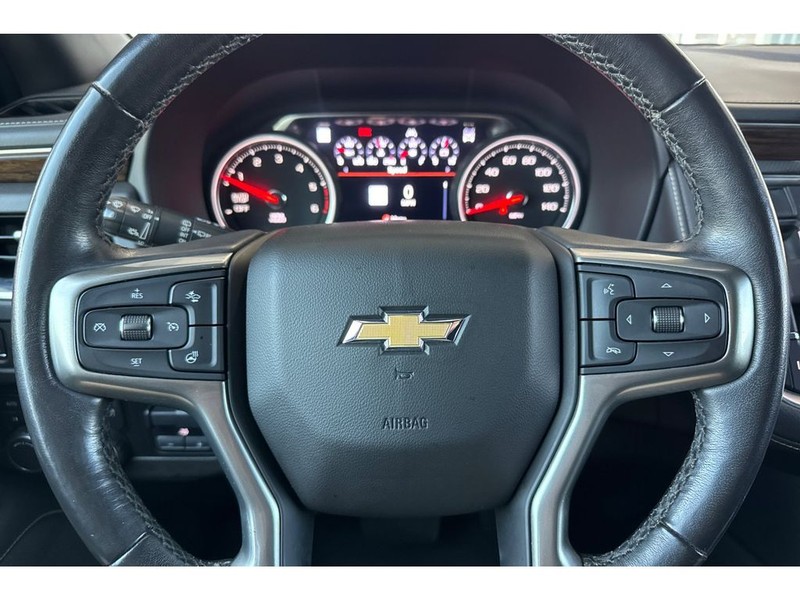 Chevrolet Suburban Vehicle Full-screen Gallery Image 30