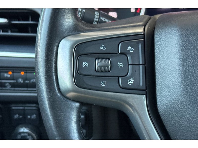 Chevrolet Suburban Vehicle Full-screen Gallery Image 31