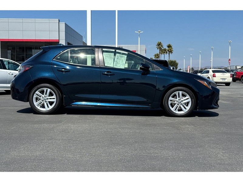 Toyota Corolla Hatchback Vehicle Full-screen Gallery Image 03