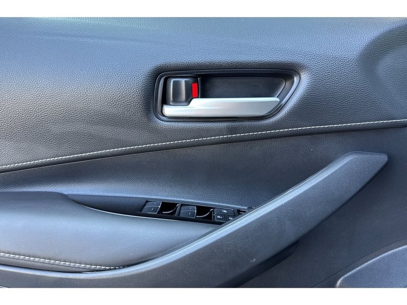Toyota Corolla Hatchback Vehicle Full-screen Gallery Image 11